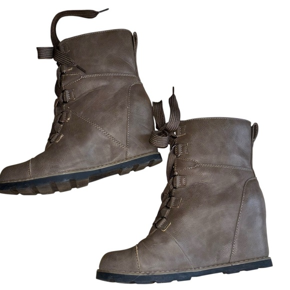 Universal Threads Faux Fur Leather Lace Up Wedge Witchy Boots Taupe Women’s 7.5 - Picture 7 of 15